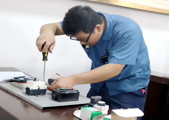 У�������ٽ�˶��